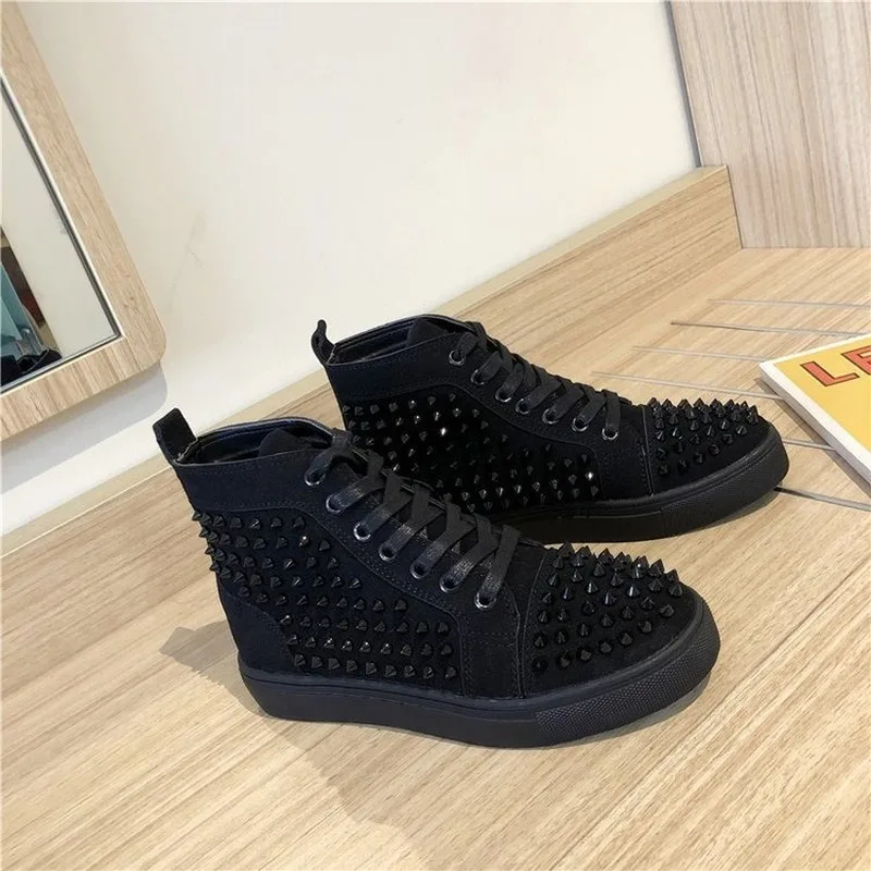 

2020 Autumn New Arrivals Rivet Martin Boots Fashion and Cool High Top Thick Sole Shoes Trend Large Size Women's Shoes