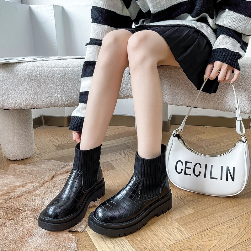 

Ботинки мартинсы женские нескользящие, теплые короткие, с бархатной подкладкой, роскошная дизайнерская обувь в клетку, бежевые, черные