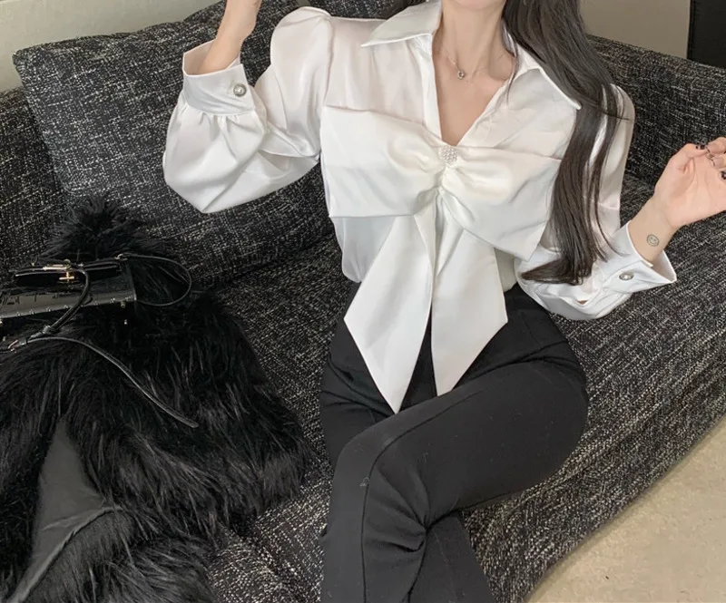 Женская свободная рубашка белая с длинным рукавом и дизайном во французском