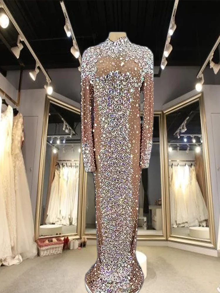 Длинное прозрачное платье с блестящими цветными кристаллами пикантное Сетчатое