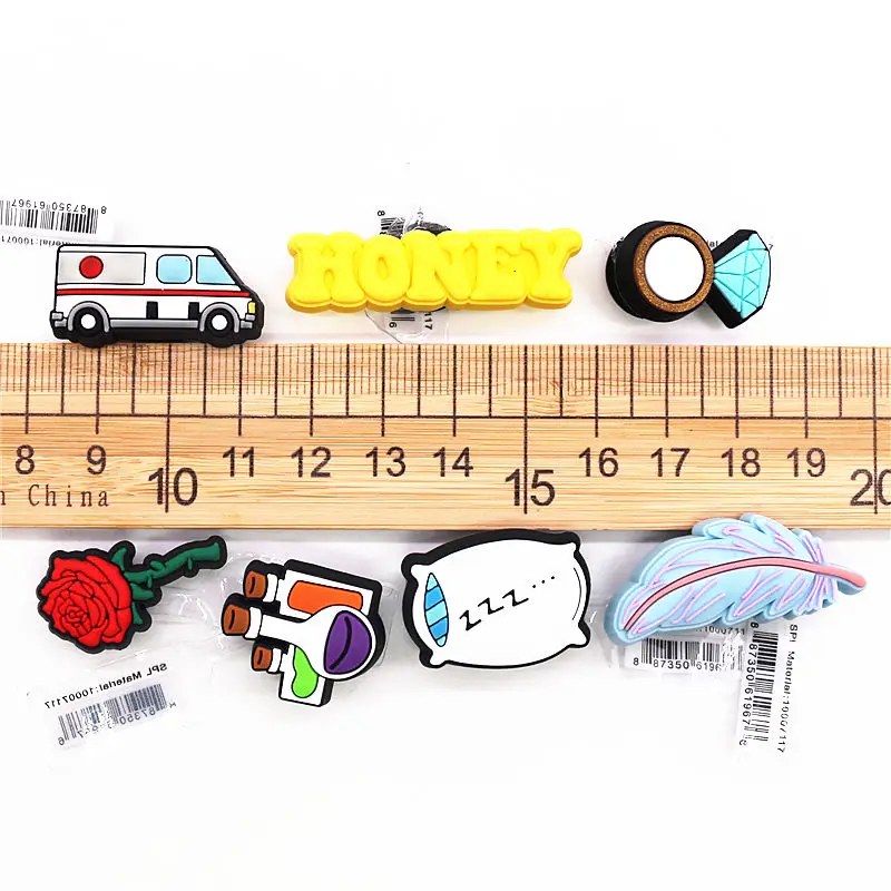 Luxury 1pcs Clog Croc Charms Honey Ambulance Flower Designer Potion Ring PVC Shoe Accessories Decorations for Couples Kids Gifts
