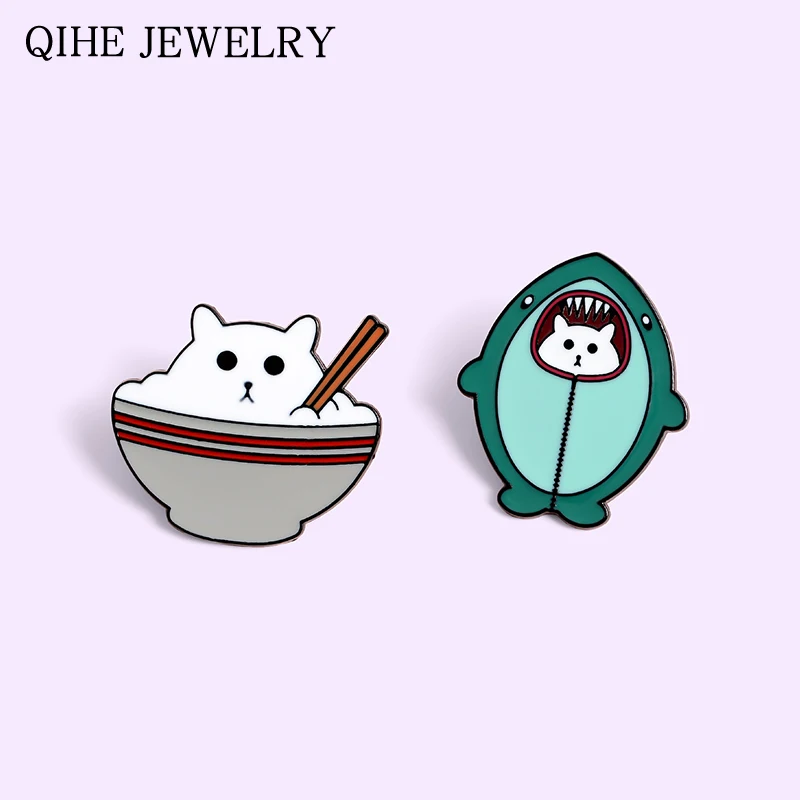 Акула кошка эмаль на булавке милый озорной белого цвета с изображением котенка