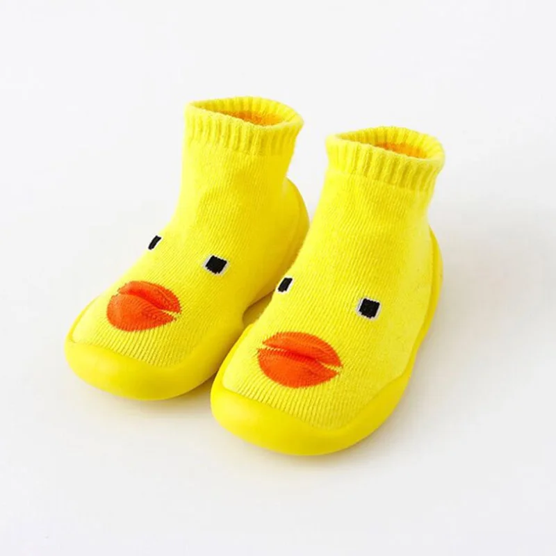 Yellow Duck Обувь для маленьких девочек; первый шаг; вязаная детская обувь; мягкая резиновая подошва; теплые домашние тапочки с героями мультфильмов; сезон осень-зима; обувь для первых шагов - Цвет: Yellow Duck