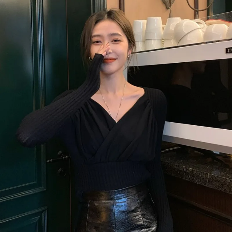 

KUSAHIKI New Pleated V-neck Long Sleeve Knitwear Korean Solid Slim Waist Short Sweater 2021 Spring Elegant Knitted Tops 6F147