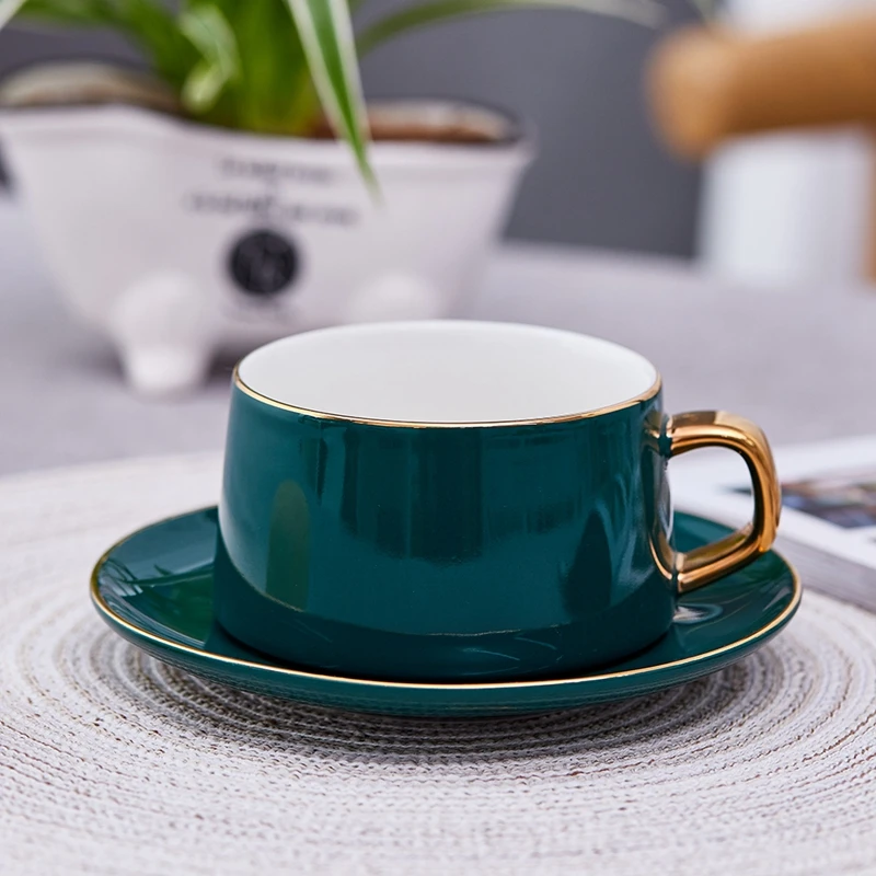 Роскошная керамическая кофейная чашка с золотой инкрустацией и блюдце набор
