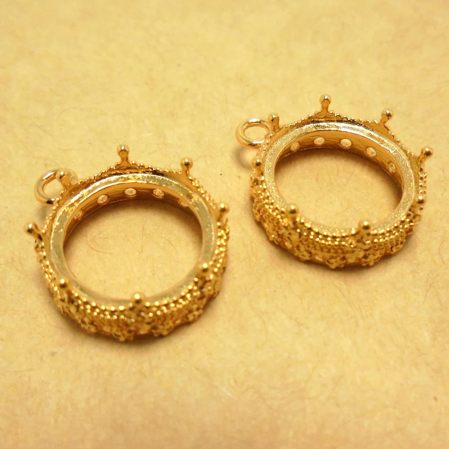 

Crown Pendant 17.3x14.5x8.5mm Gold Plated Silver Plated Over Brass Charms Jewelry Making-2pcs