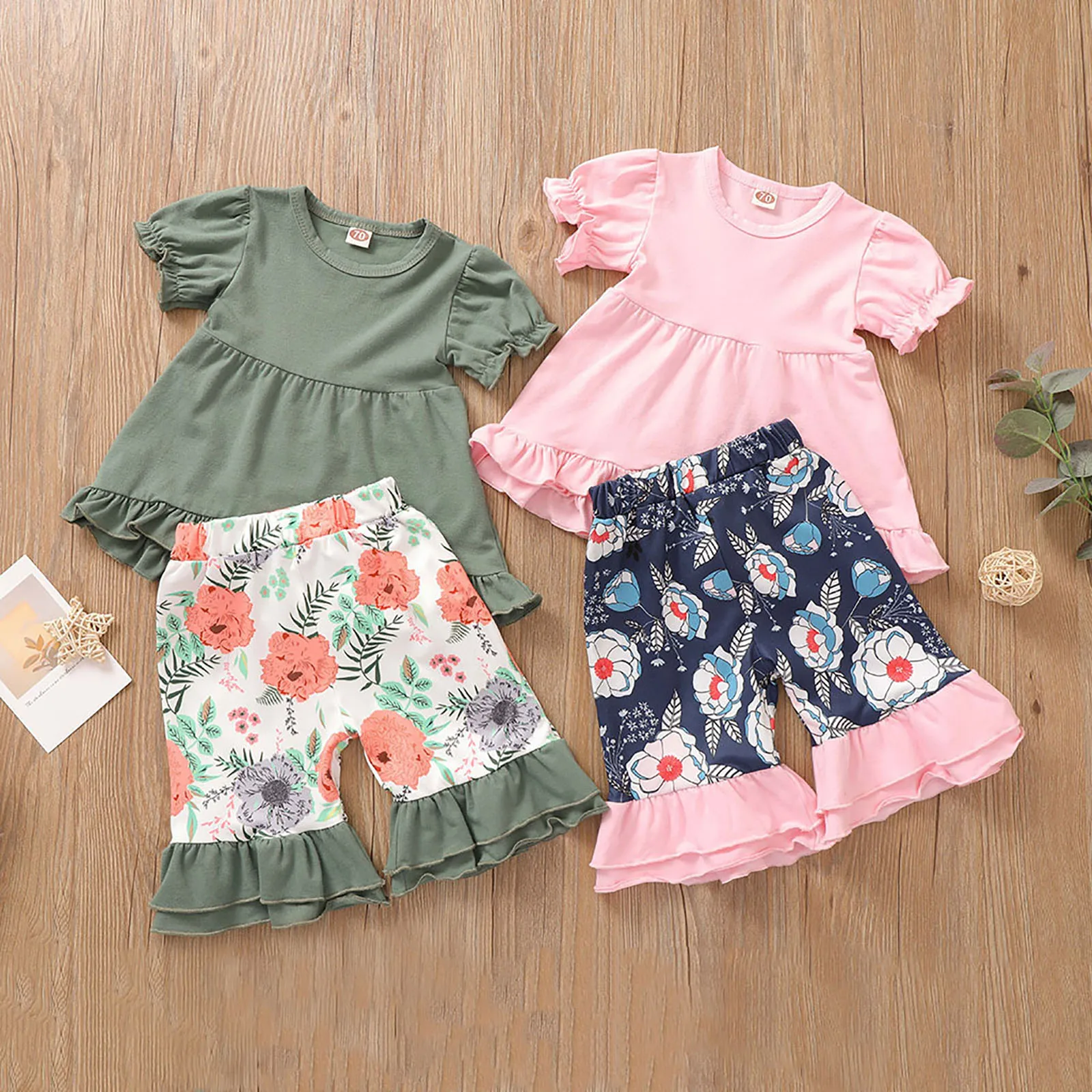 

Комплект одежды для маленьких девочек из 2 предметов, Однотонная футболка с коротким рукавом и круглым вырезом, Свободный Топ + штаны с цвето...