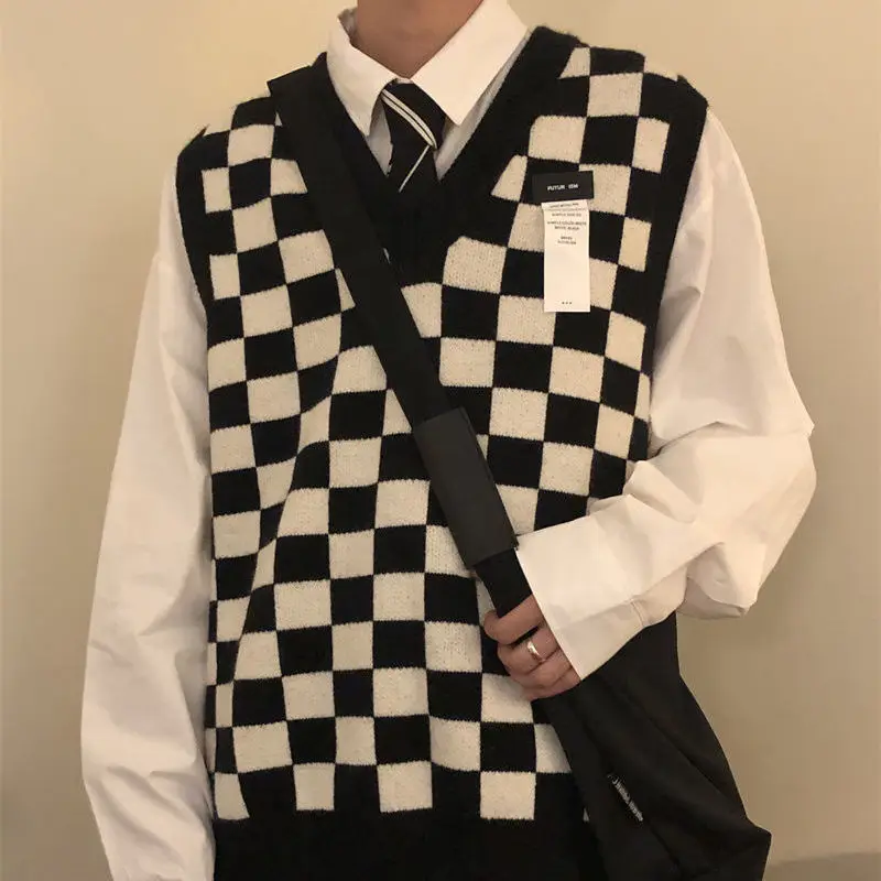 

2021 New Autumn Arctic Velvet Checkerboard Pattern Men's Sweater Vest Retro V-neck Sleeveless Knit Vest Woolen Korean Clothes
