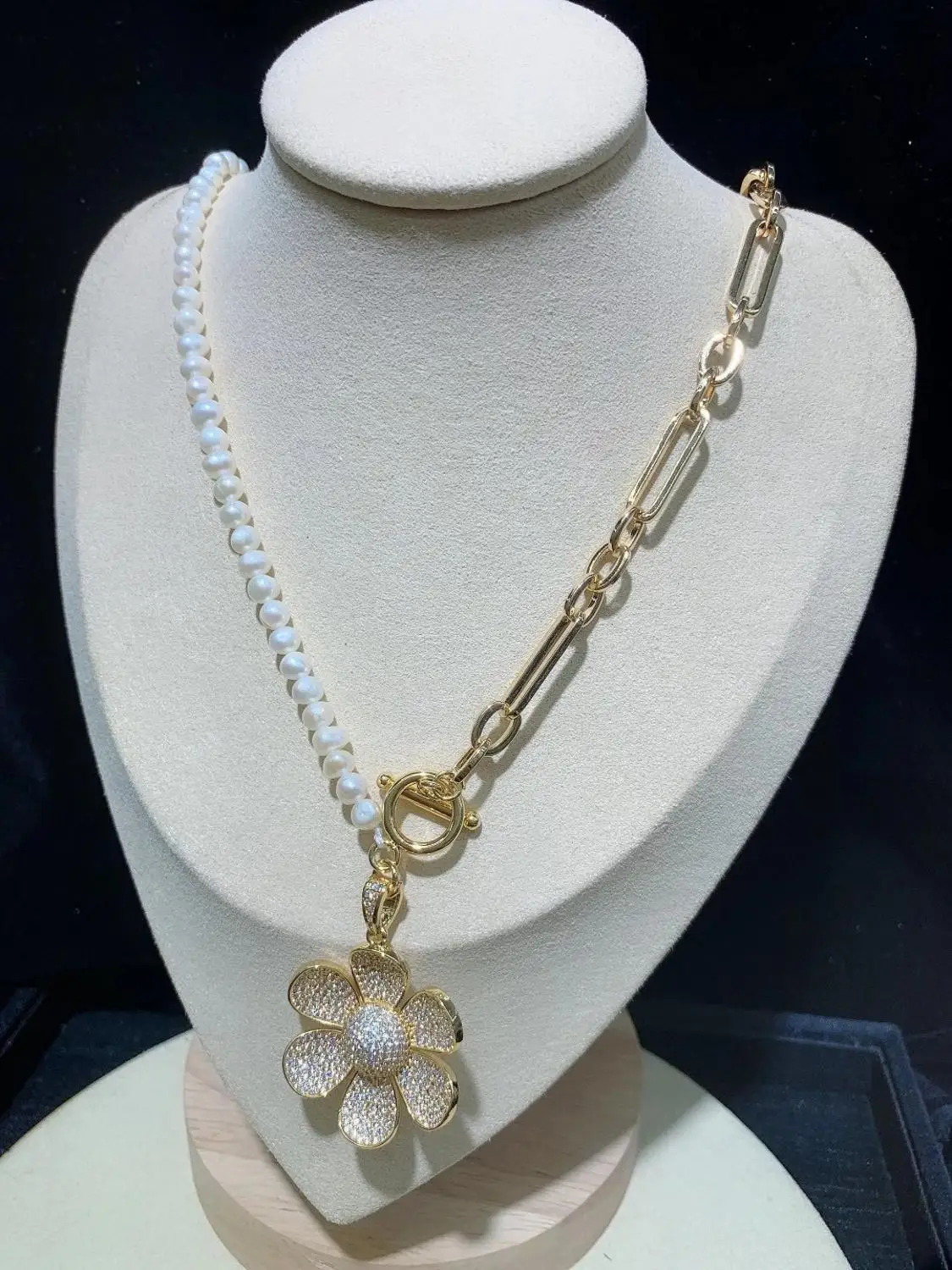 

Baroque Freshwater Pearl Necklace Female Clavicle Chain Fashion Simple Niche Light Luxury Design