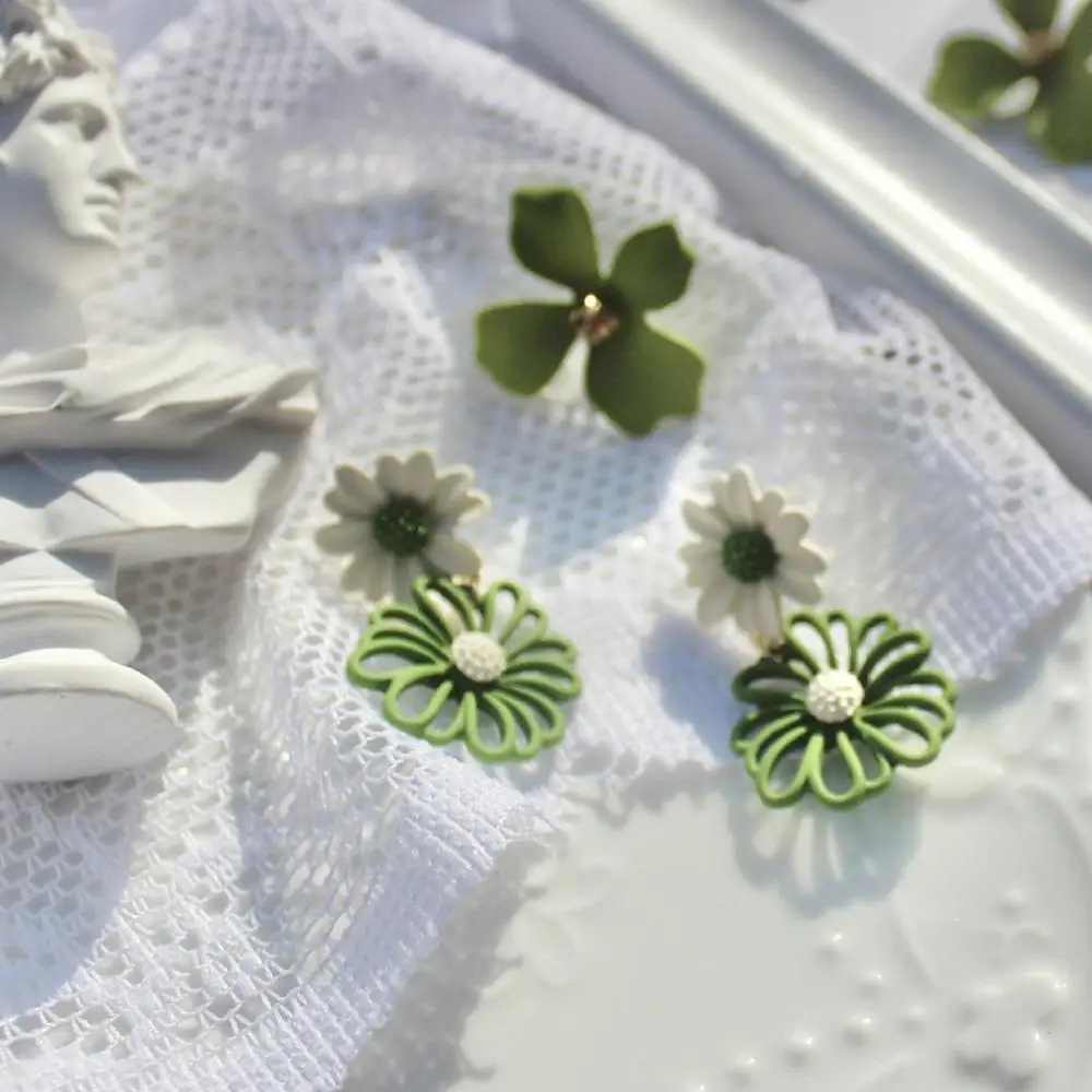 DoreenBeads цинковый сплав на основе ушные серьги гвоздики изделий цветок золотой