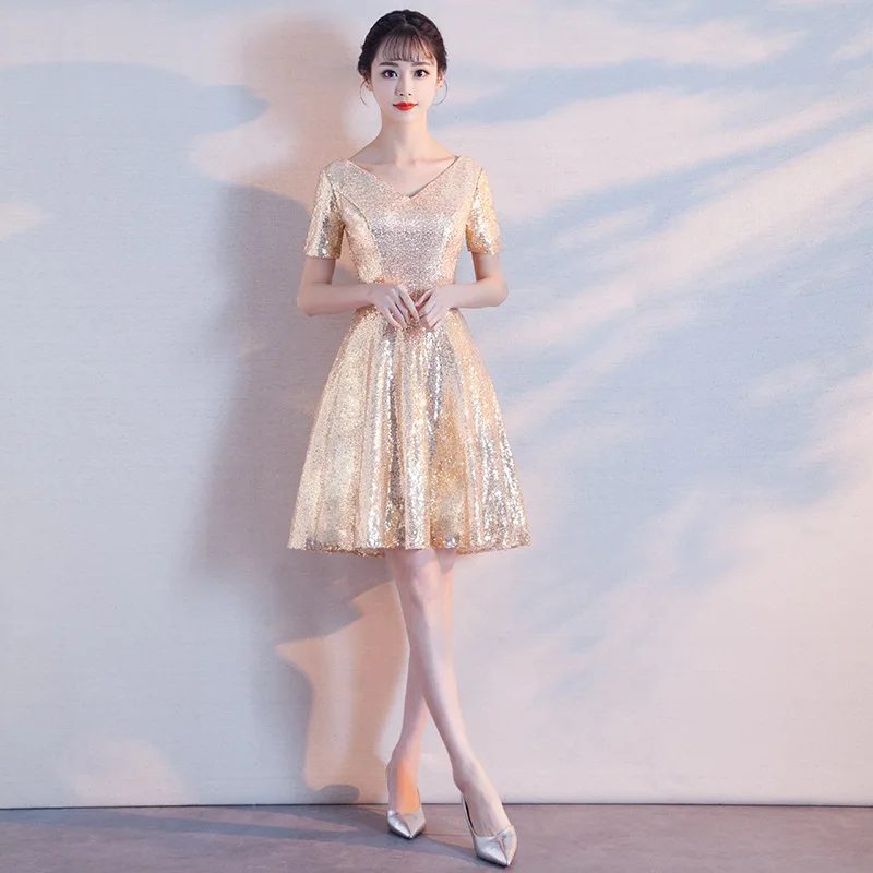 

Платье женское ТРАПЕЦИЕВИДНОЕ с блестками, V-образным вырезом и коротким рукавом