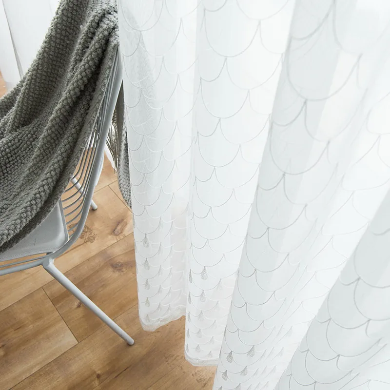 Белая прозрачная занавеска из ткани с геометрическим рисунком для окна спальни