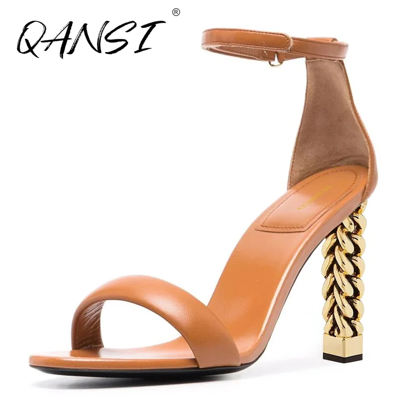 

Летние женские босоножки ручной работы на высоком каблуке с золотыми цепочками и мехом; Вечерние женские босоножки на квадратном каблуке з...