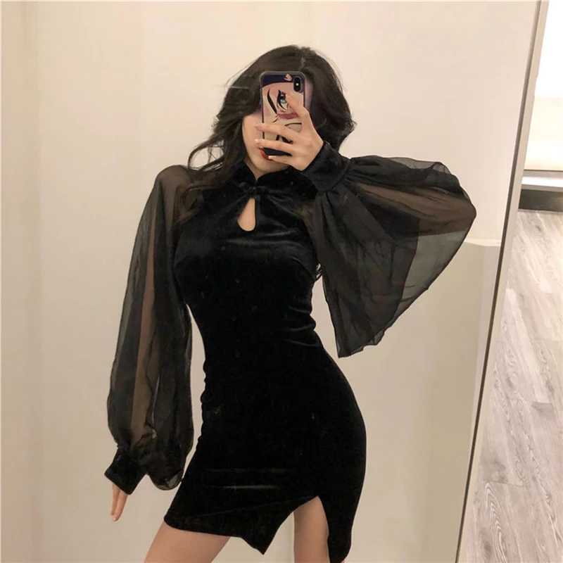 Женское облегающее платье с буффами на рукавах бархатное винтажное черное