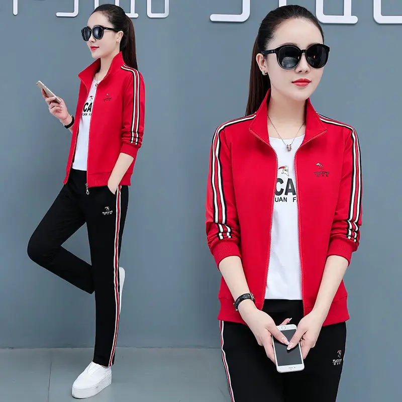 

Leisure sports suit women's spring and autumn new fashion age reducing loose cardigan three piece sweater