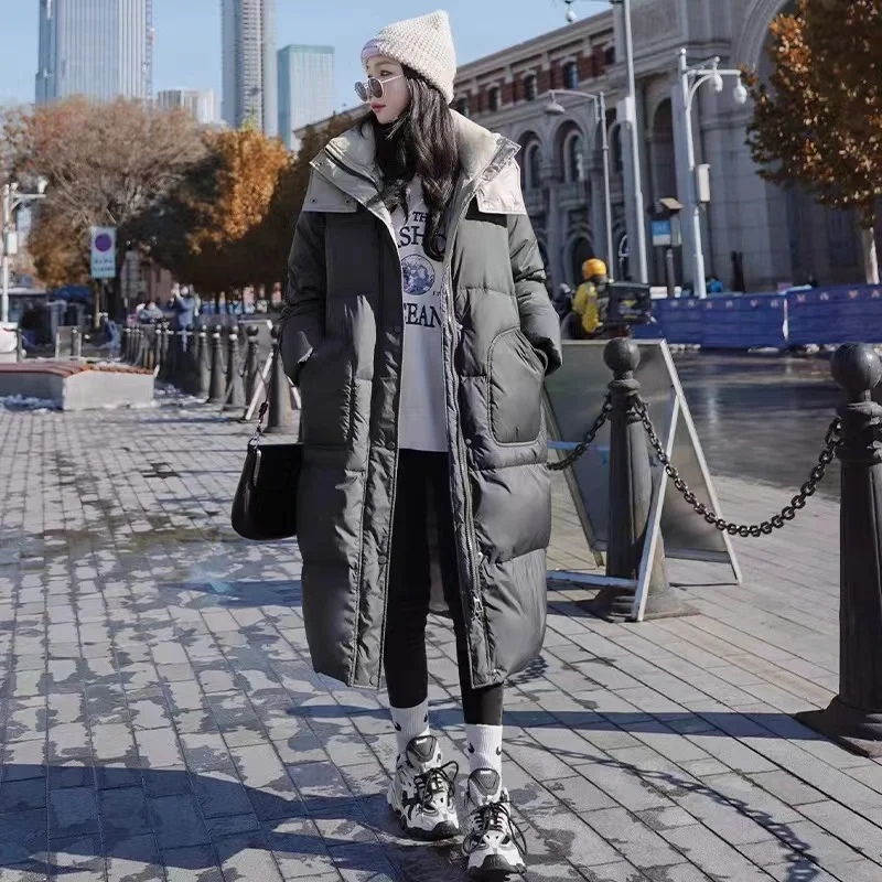 Женская зимняя модная длинная куртка выше колена на белом утином пуху в