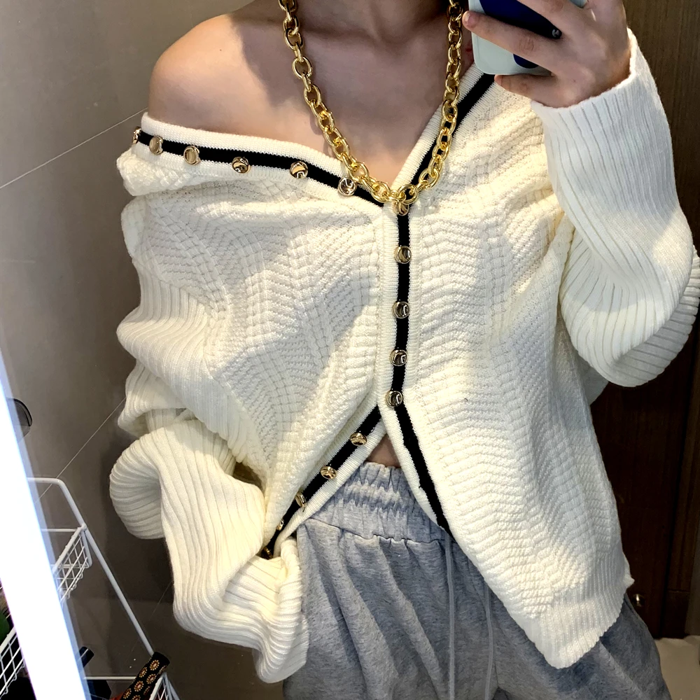 

New autumn and winter new style heavy jacquard sweater special button cardigan