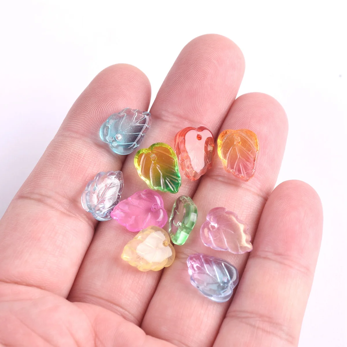 Бусины из хрустального стекла в форме листьев 13x10 мм россыпью сверху