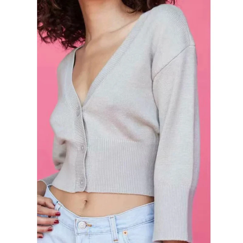 Женский укороченный кардиган с v образным вырезом и расклешенными рукавами| |