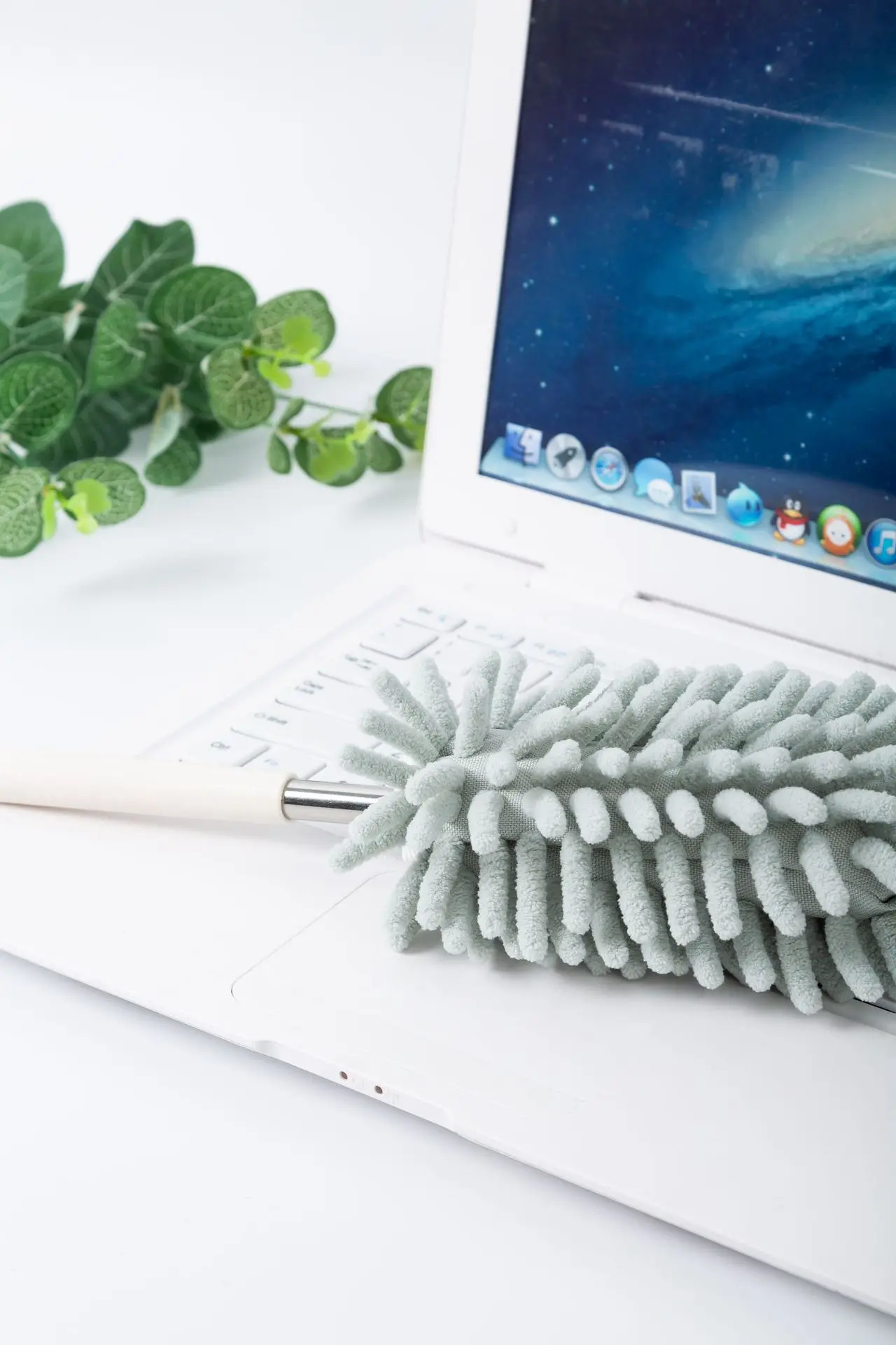 

Mini Nordic Style Stainless Steel Chenille Dusting Brush Desktop Car Indoor Sweeping Telescopic Clean Brush Duster Clean Tools