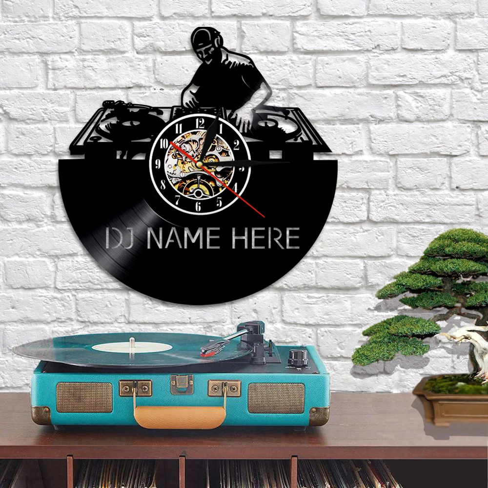 Пользовательские DJ название силуэт значок ди-Джея с резным узором часы в виде