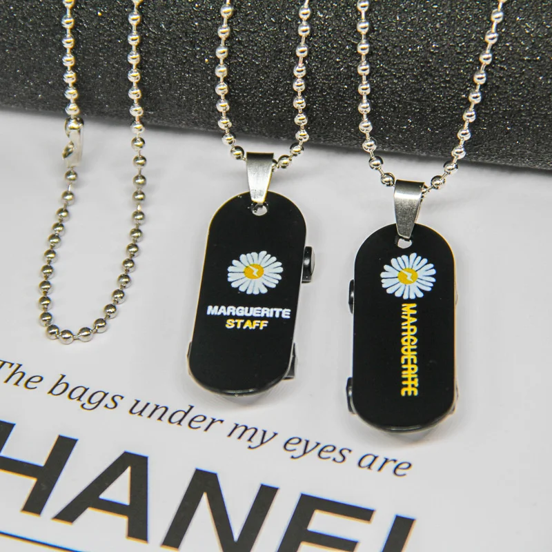 

New small daisy alloy skateboard sweater chain necklace hip hop cartoon pendant ins small gift necklace jewelry wholesale