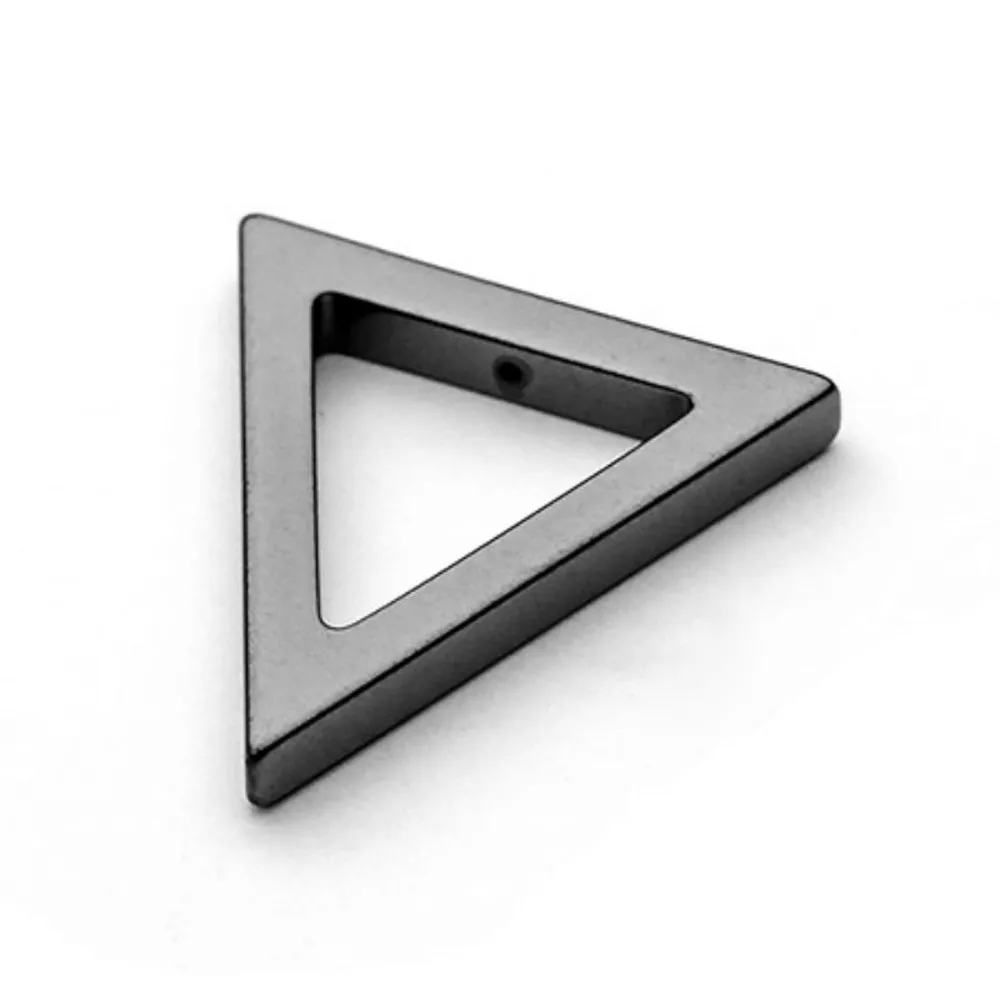 Гематитовая немагнитная треугольная подвеска гематитовая искусственная ручная