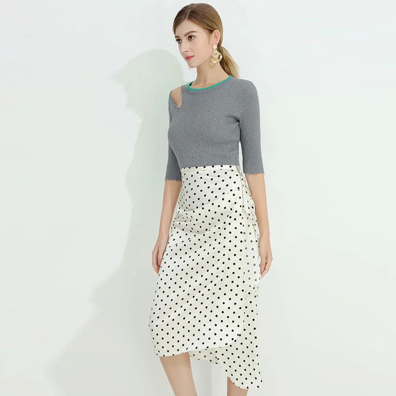 Свитер с открытыми плечами юбка в горошек на молнии комплект из двух предметов