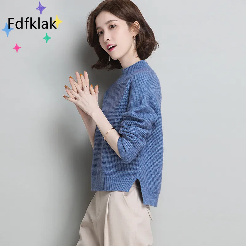 

Свитер женский осенне-зимний с воротником-стойкой и разрезом