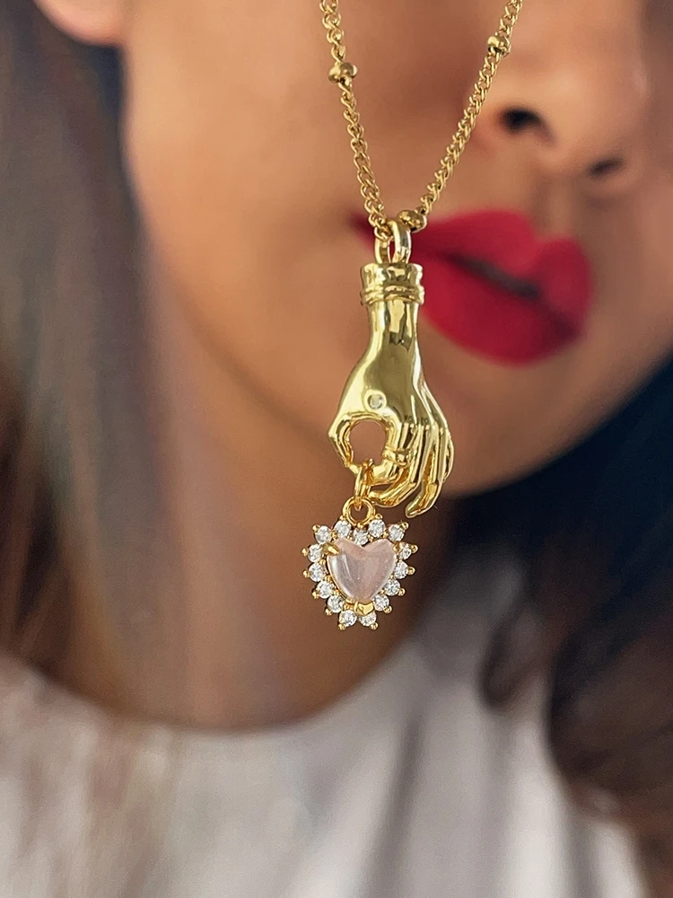 

Brass With 18K Gold Creative Hands Crystal Heart Necklaces Women Jewelry Punk Party T Show Designer Club Ins Rare Japan Korean