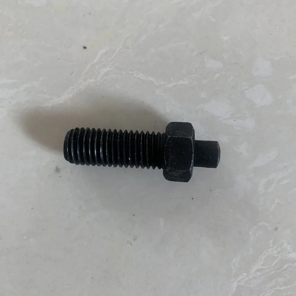 

A screw for puller