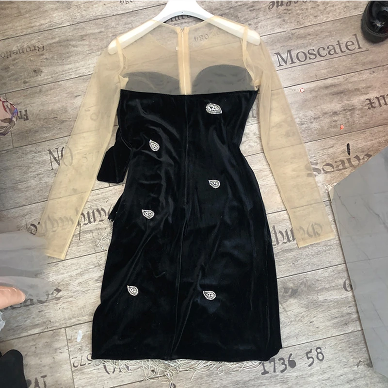 Женское асимметричное платье TWOTWINSTYLE с круглым вырезом длинным рукавом и высокой
