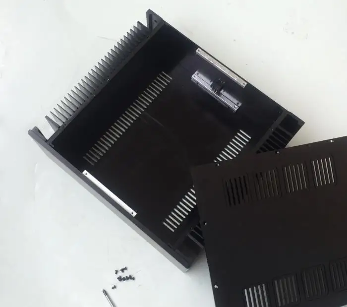 Корпус усилителя из алюминия серебристого и черного цвета, размеры 432*150*370 мм, модель 4315А. Корпус для усилителя класса А/энклозюр для усилителя/коробка для самостоятельной сборки.