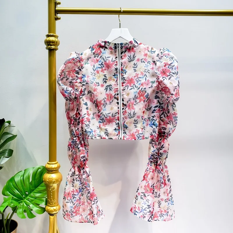 Милая женская короткая рубашка с длинным рукавом и воротником-стойкой