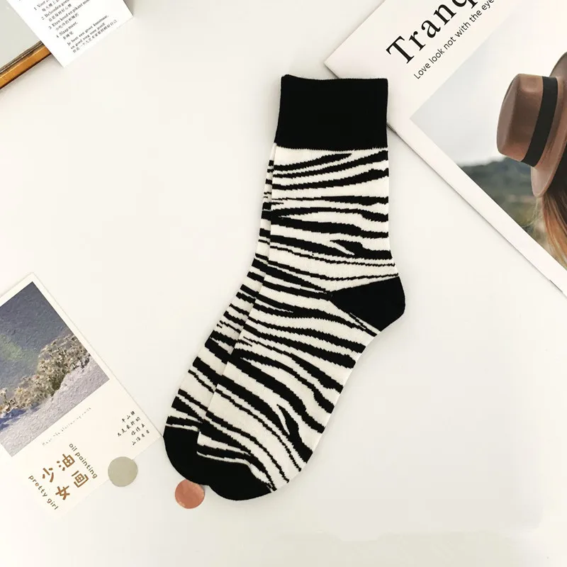 

5 Pairs Vogue Vintage Black White Cute Socks Women Dairy Zebra Pattern Soft Breathable Cotton Long Socks Female Casual Girls Sox