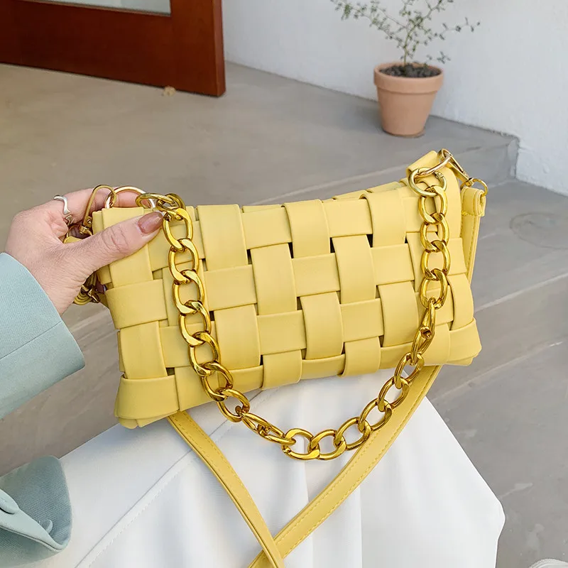 

Нагрудная сумка через плечо для женщин, Дамская плетеная кожаная Регулируемая сумка-мессенджер на ремне с откидным клапаном, Маленькая жен...