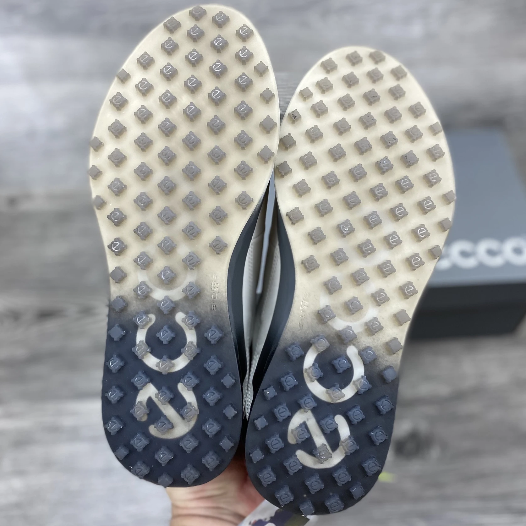 

Brand Golf Shoes Men Spikeless Outdoor Sports Sneakers Golfing Shoes for Men Athletics Shoes Genuine Leather Golf Shoes Trainers