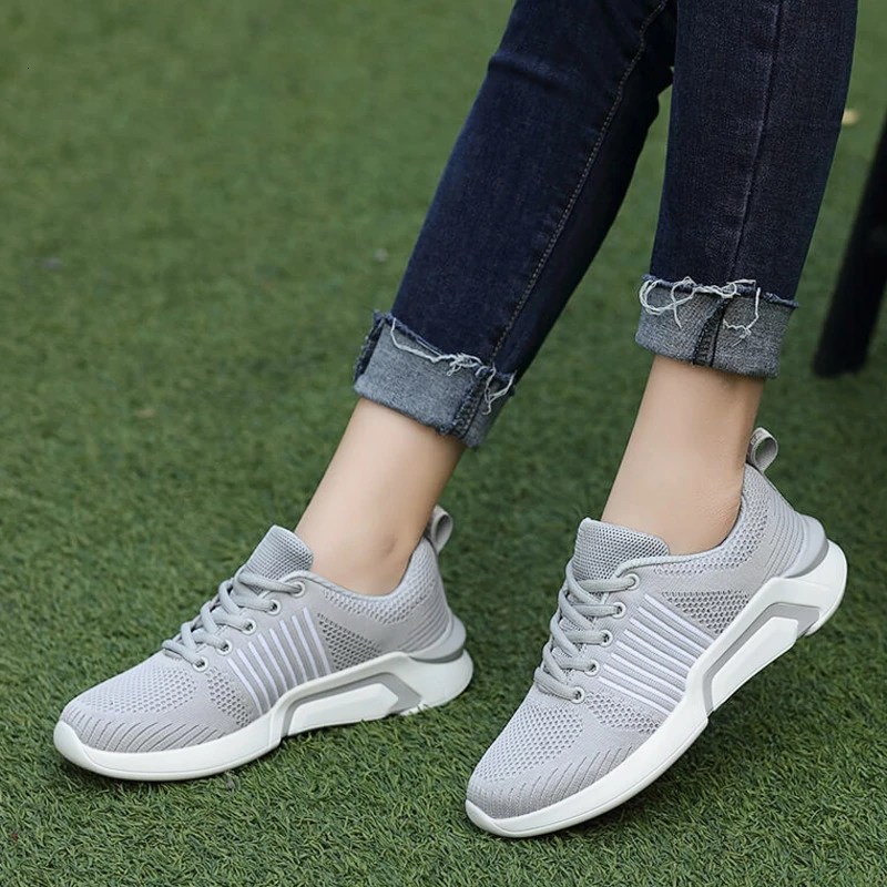 Кроссовки женские спортивные дышащие на шнуровке плоская подошва плетеные для