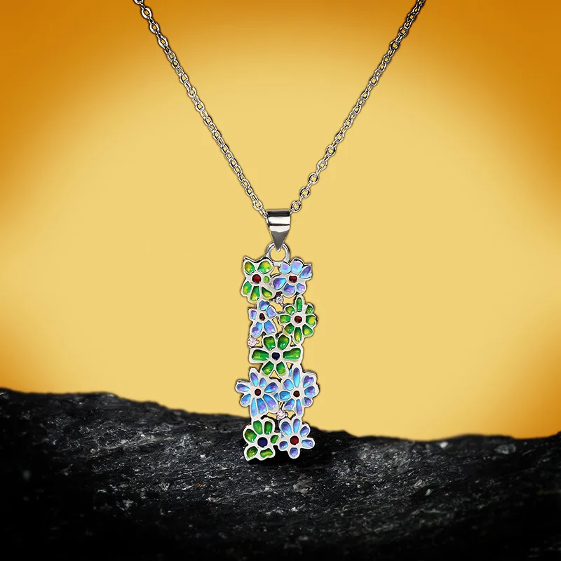 

Женское элегантное ожерелье с эмалью и цветком