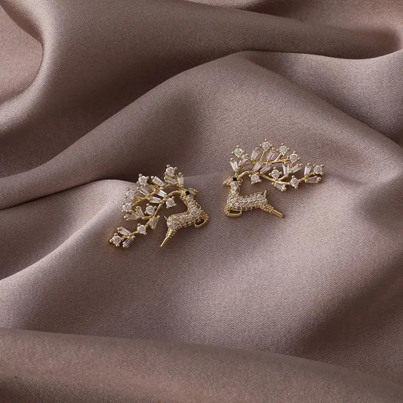 

XIAOBOACC Korean Fashion 925 Silver Needle Stud Earrings Micro Inlay Christmas Deer Gift Jewelry Earrings Free Shipping