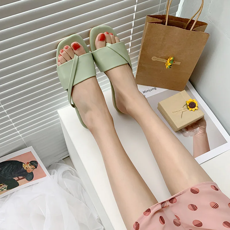 

2021 New Fashion Square Toe Women Summer Outdoor Beach Slip on Sandal Shoes Female Flip Flopsr Flat-bottomed Zapatos De Mujer