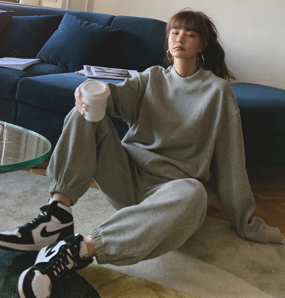 

Новая пленка на весну и осень-зиму для отдыха спорта минималистичный простой круглый воротник в черно-белых флисовых брюках костюм