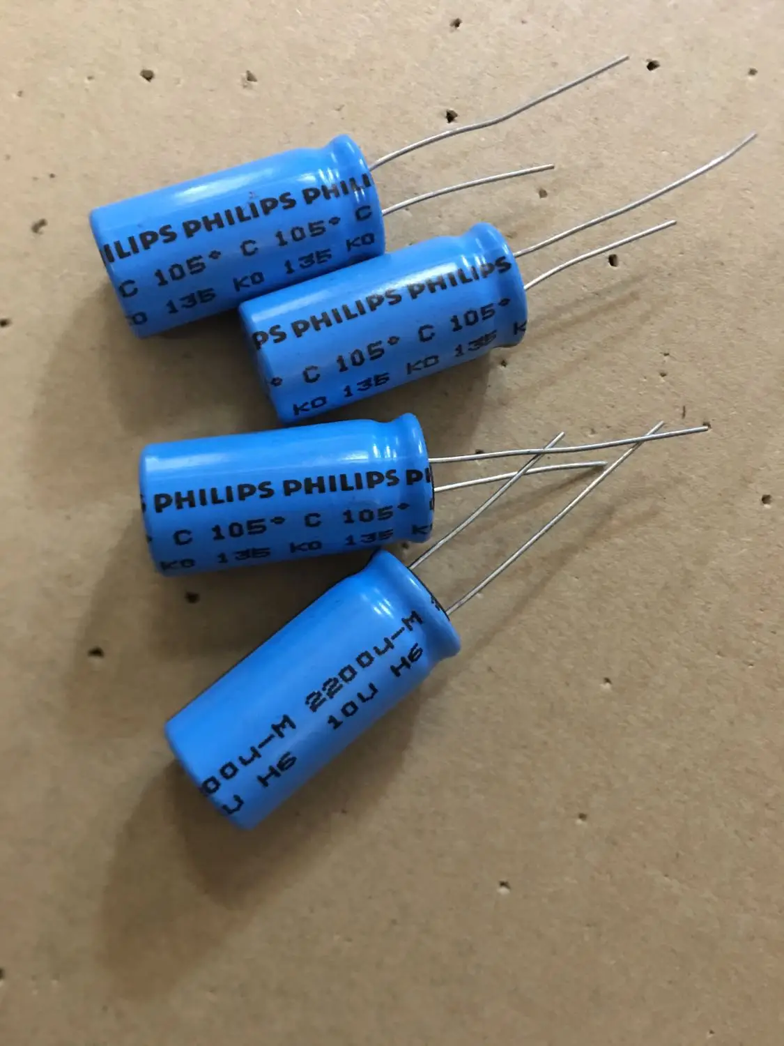 10PCS/30PCS BC-Netherlands KO135 Series 10V2200UF 2200UF/10V 13*25 free shipping