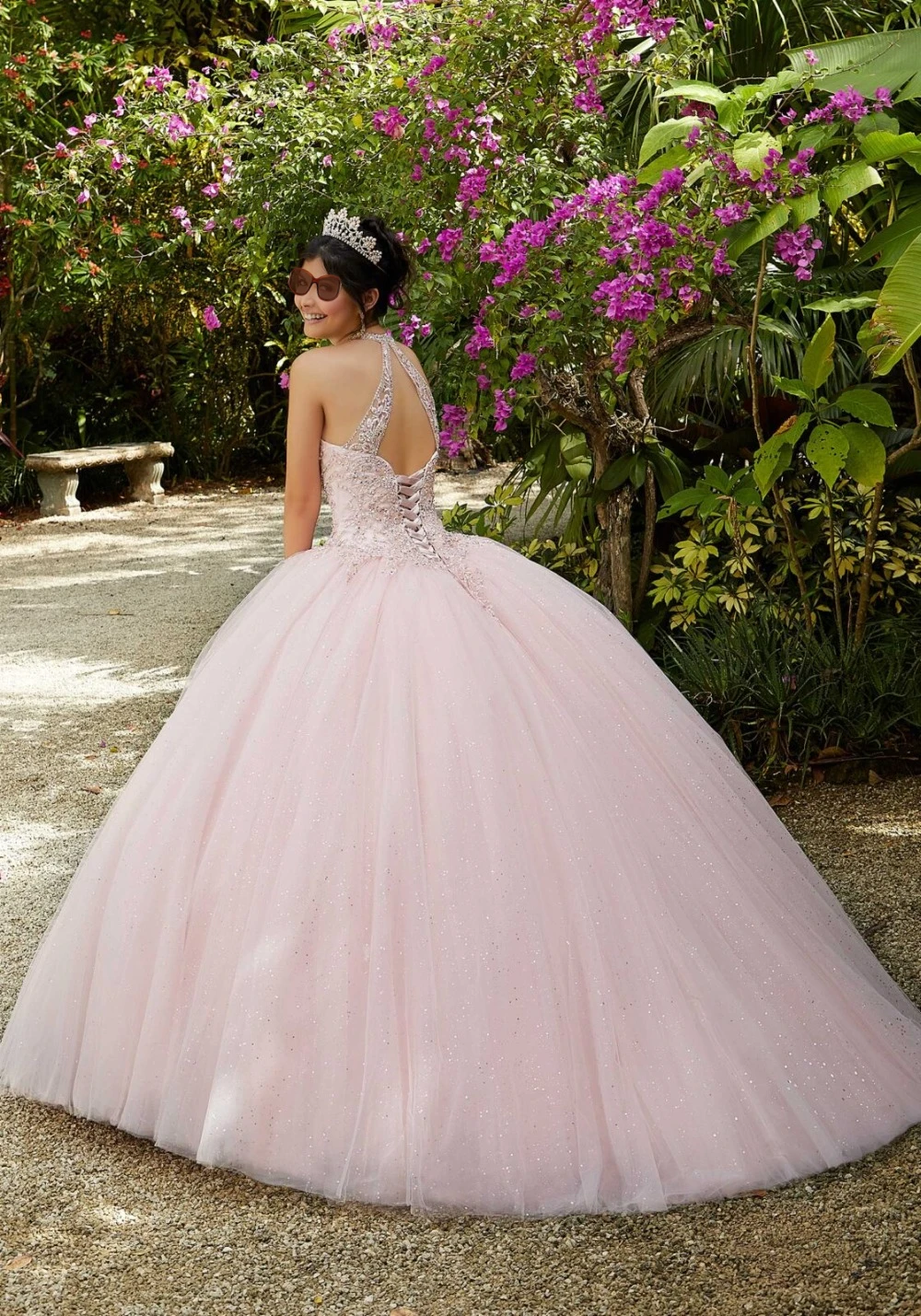 

Luxury Beading Princess Quinceanera Dresses Pink Organza 15 Dress Quinceanera Ball Gown Formal Prom Gowns Halter Sexy Backless