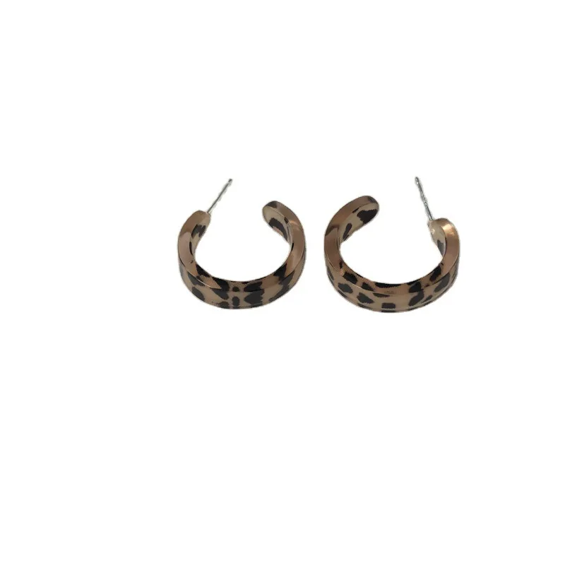 

2020 Multicolor Leopard Resin C Shaped Earrings Women Small Acrylic Clear Hoop Earrings New Arrival Wedding Party Earrings
