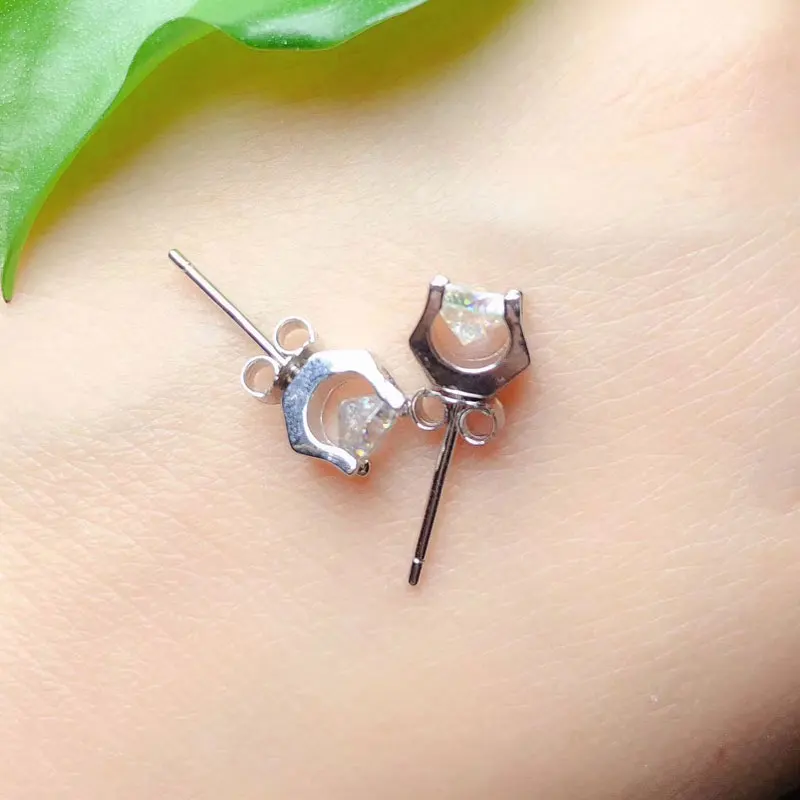 Женские серьги гвоздики из серебра 100% пробы с мусанитом|Серьги-гвоздики| |