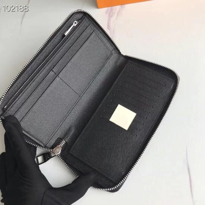 

Advanced embossed wallet soft and wear-resistant multi-card compartment leather clip