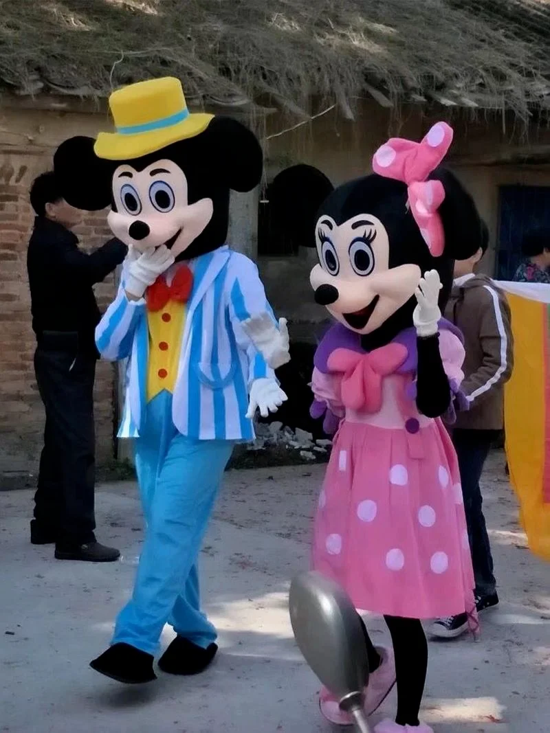 Костюм-талисман Минни Маус из мультфильма Дональд Дак