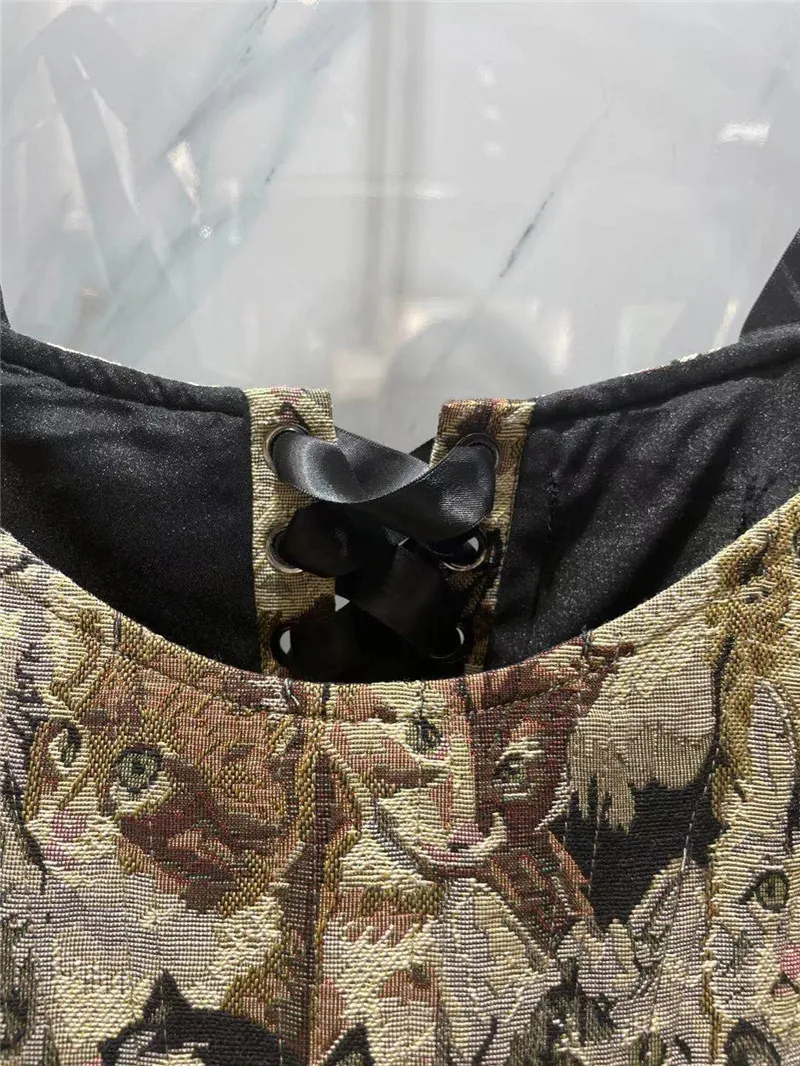 Женский топ на бретельках с открытыми плечами летний короткий без рукавов