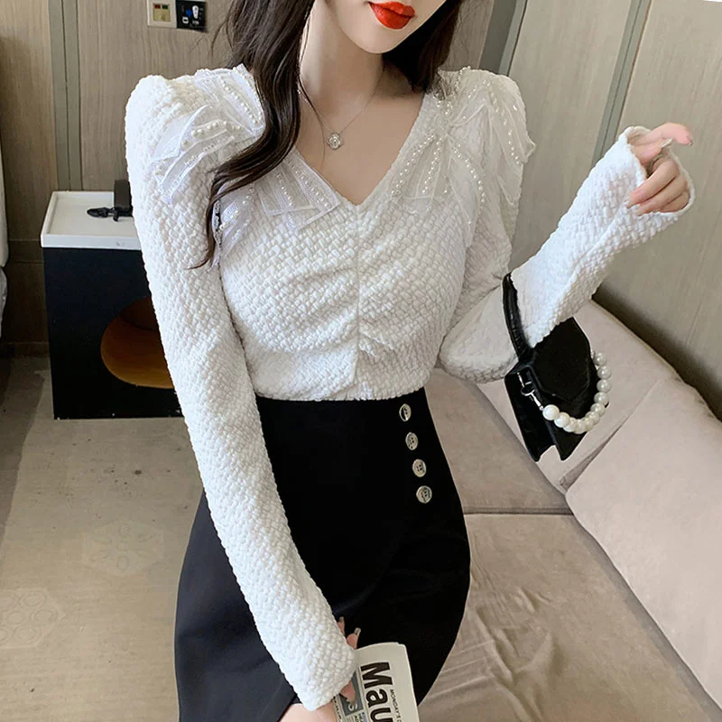 V-neck knitwear high-end foreign style small shirt autumn clothes 2021 new women's chic long sleeved top design sense of